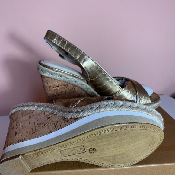 Sandals / wedges., size 7. Gold color. - Picture 6 of 10